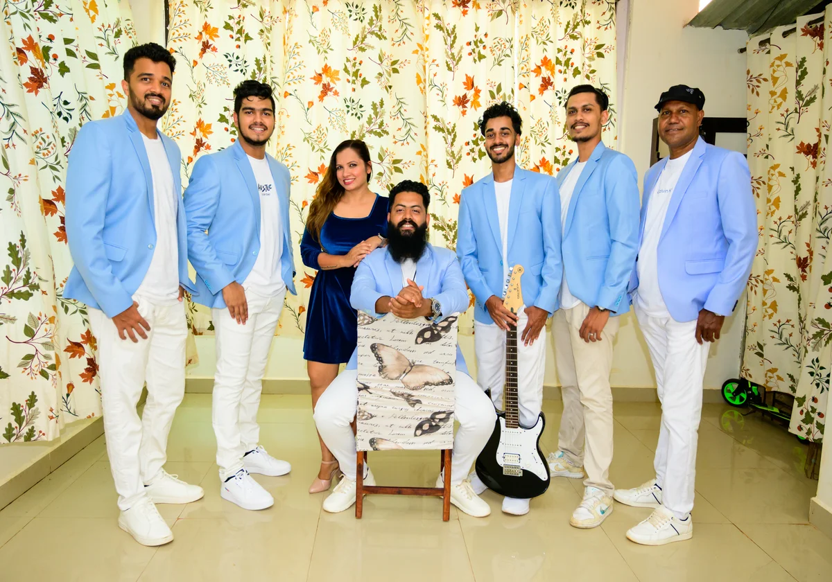 BREAKTHROUGH BAND