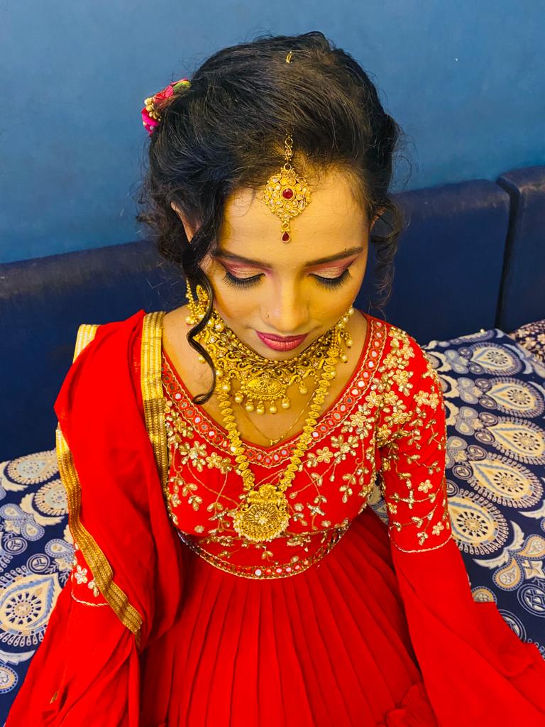 Makeup Artist Saniyaa